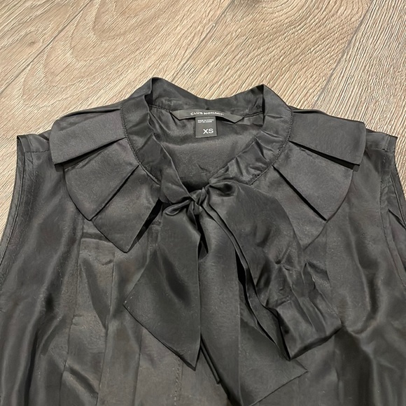 Club Monaco silk bow sleeveless blouse - XS - Picture 2 of 3
